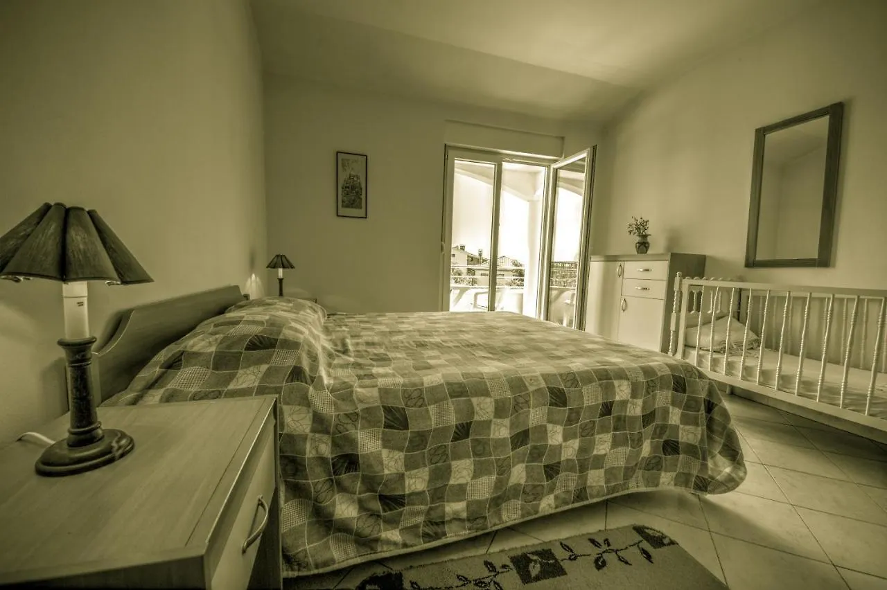 Villa Vista Pola Appartamento
